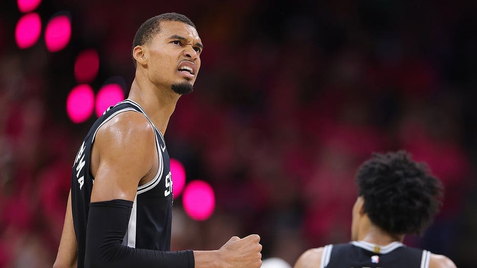 Image default